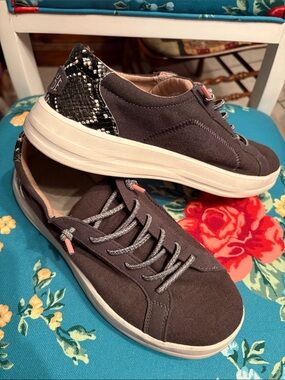 Hey Dude Shoes Womens 8 Karina loafers Gray Canvas